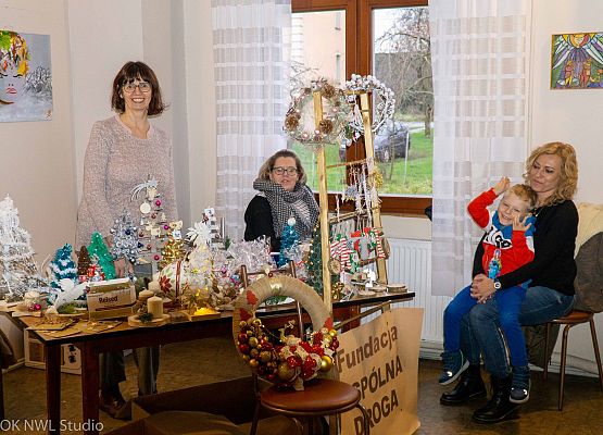 Grafika 1: Kiermasz świąteczny oraz koncert "Ida Święta"