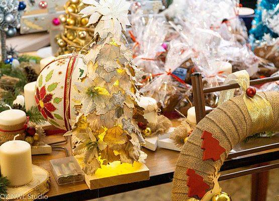 Grafika 9: Kiermasz świąteczny oraz koncert "Ida Święta"