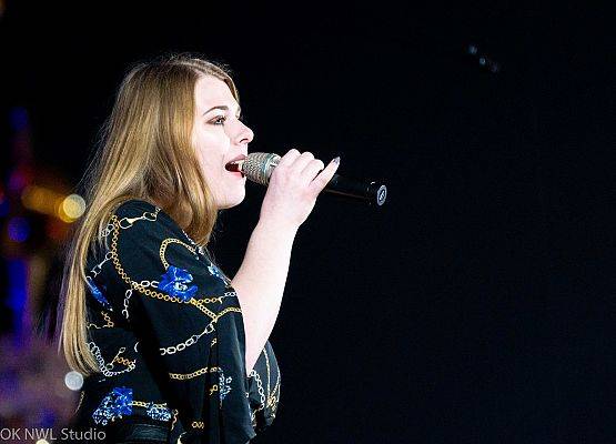 Grafika 37: Kiermasz świąteczny oraz koncert "Ida Święta"