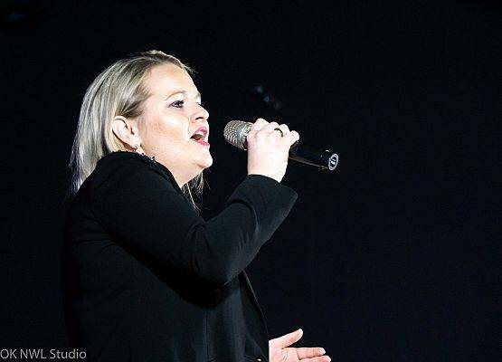 Grafika 45: Kiermasz świąteczny oraz koncert "Ida Święta"