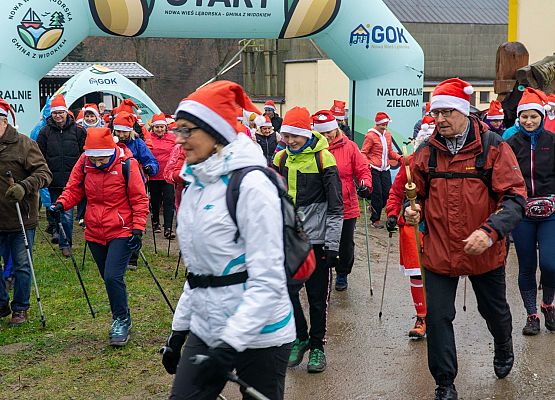 Grafika 14: Wszystkiego najlepszego w Nowym Roku 2020 życzą Mikołaje z VII Mikołajkowego Marszu w Obliwicach. Fotorelacja