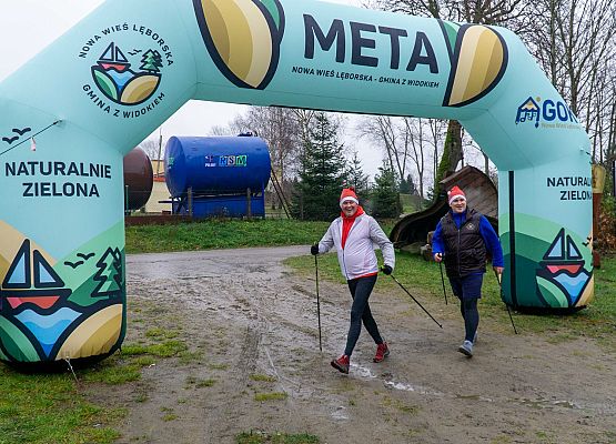 Grafika 23: Wszystkiego najlepszego w Nowym Roku 2020 życzą Mikołaje z VII Mikołajkowego Marszu w Obliwicach. Fotorelacja