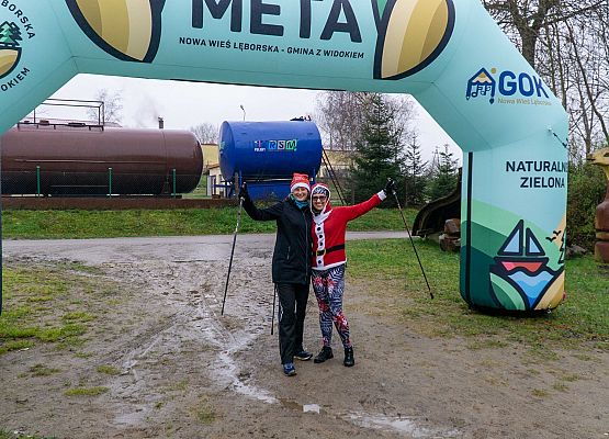 Grafika 29: Wszystkiego najlepszego w Nowym Roku 2020 życzą Mikołaje z VII Mikołajkowego Marszu w Obliwicach. Fotorelacja