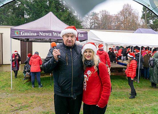 Grafika 31: Wszystkiego najlepszego w Nowym Roku 2020 życzą Mikołaje z VII Mikołajkowego Marszu w Obliwicach. Fotorelacja