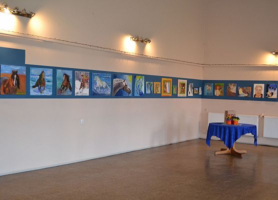 Grafika 1: Fotorelacja z wernisażu malarstwa Jadwigi Szczepańskiej i Magdaleny Szczęsnej z dnia 04.03.2020