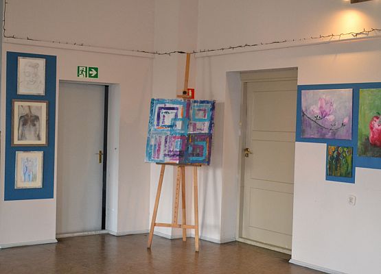 Grafika 5: Fotorelacja z wernisażu malarstwa Jadwigi Szczepańskiej i Magdaleny Szczęsnej z dnia 04.03.2020