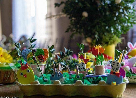 Prace konkursu plastycznego Wielkanoc ogólne ujęcie prac rękodzieła
