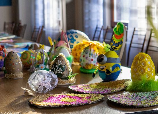 Prace konkursu plastycznego Wielkanoc ogólne ujęcie prac rękodzieła