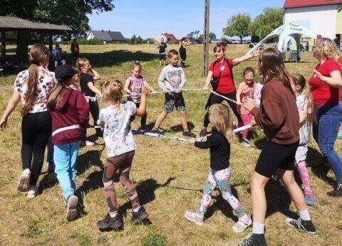 Grafika 1: Fotorelacja z pikniku rodzinno-sportowego w Łebieniu
