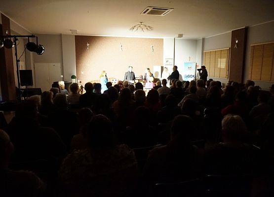 Grafika 2: „Tylko dla dorosłych 2” – śmiech jako język naszych czasów