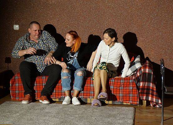 Grafika 5: „Tylko dla dorosłych 2” – śmiech jako język naszych czasów