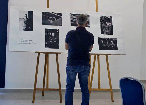 Wernisaż pokonkursowej wystawy „Military Art 2024/2025” Aleksandry Kajzer grafika