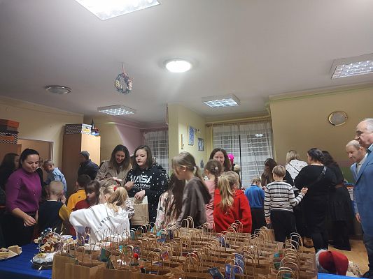 Na zdjęciu uczestnicy konkursu podczas podsumowania.