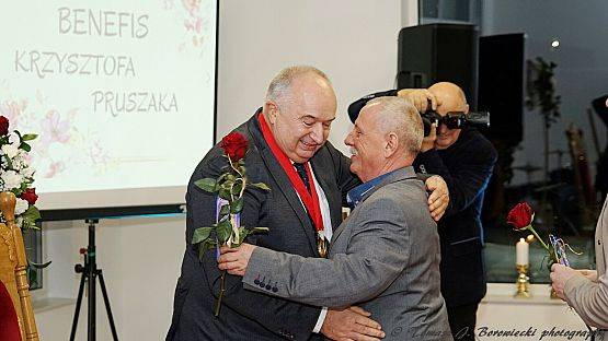 Grafika 4: Benefis Krzysztofa Pruszaka