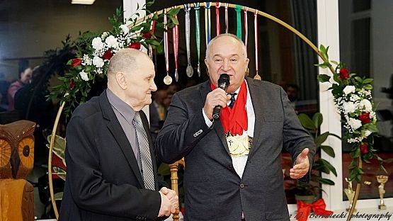 Grafika 8: Benefis Krzysztofa Pruszaka