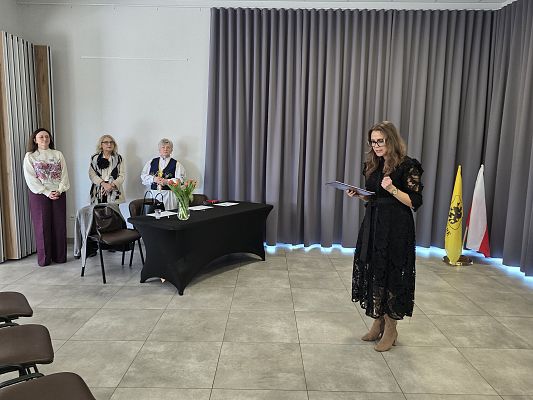 Na zdjęciu komisja konkursowa oraz Dyrektor GOK