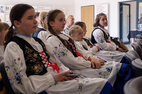 Uczestniczki konkursu w strojach kaszubskich